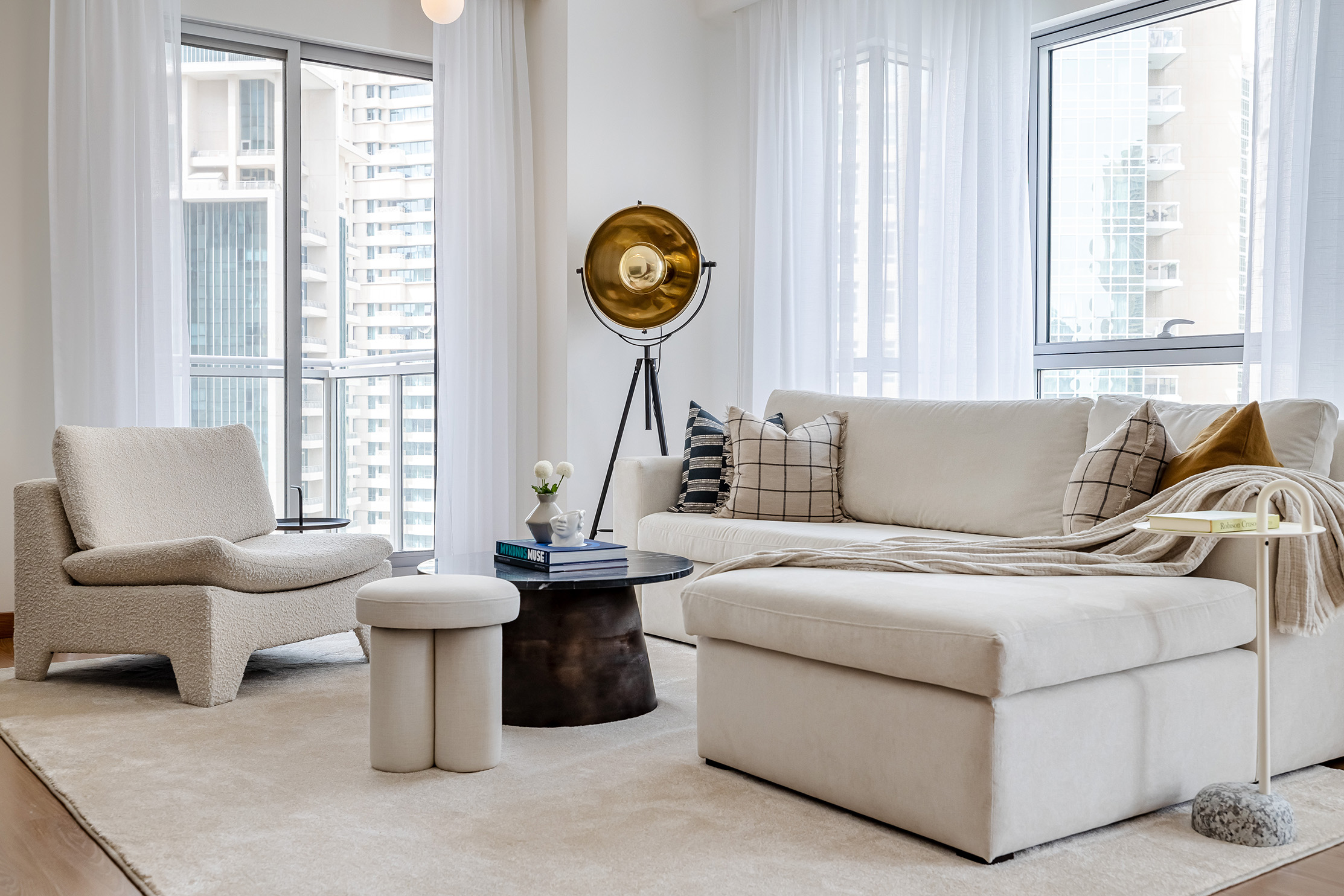 The Residence: two-bedroom apartment staged in three days for a French reality show, Dubai (photo 4 of 9)