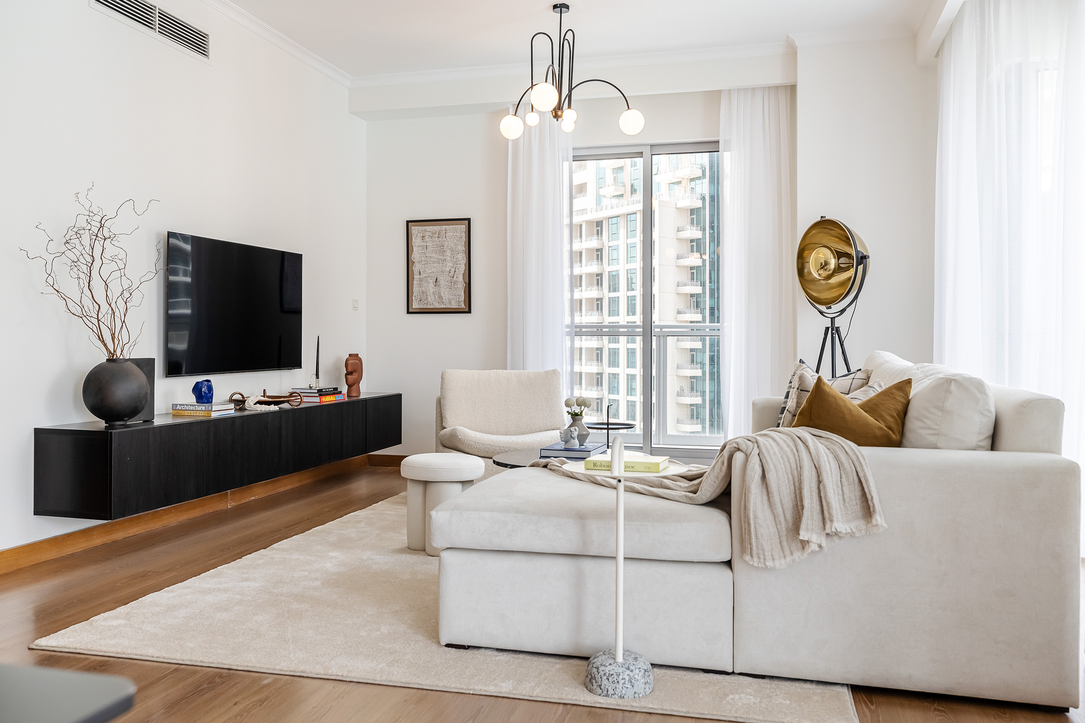 The Residence: two-bedroom apartment staged in three days for a French reality show, Dubai (photo 5 of 9)