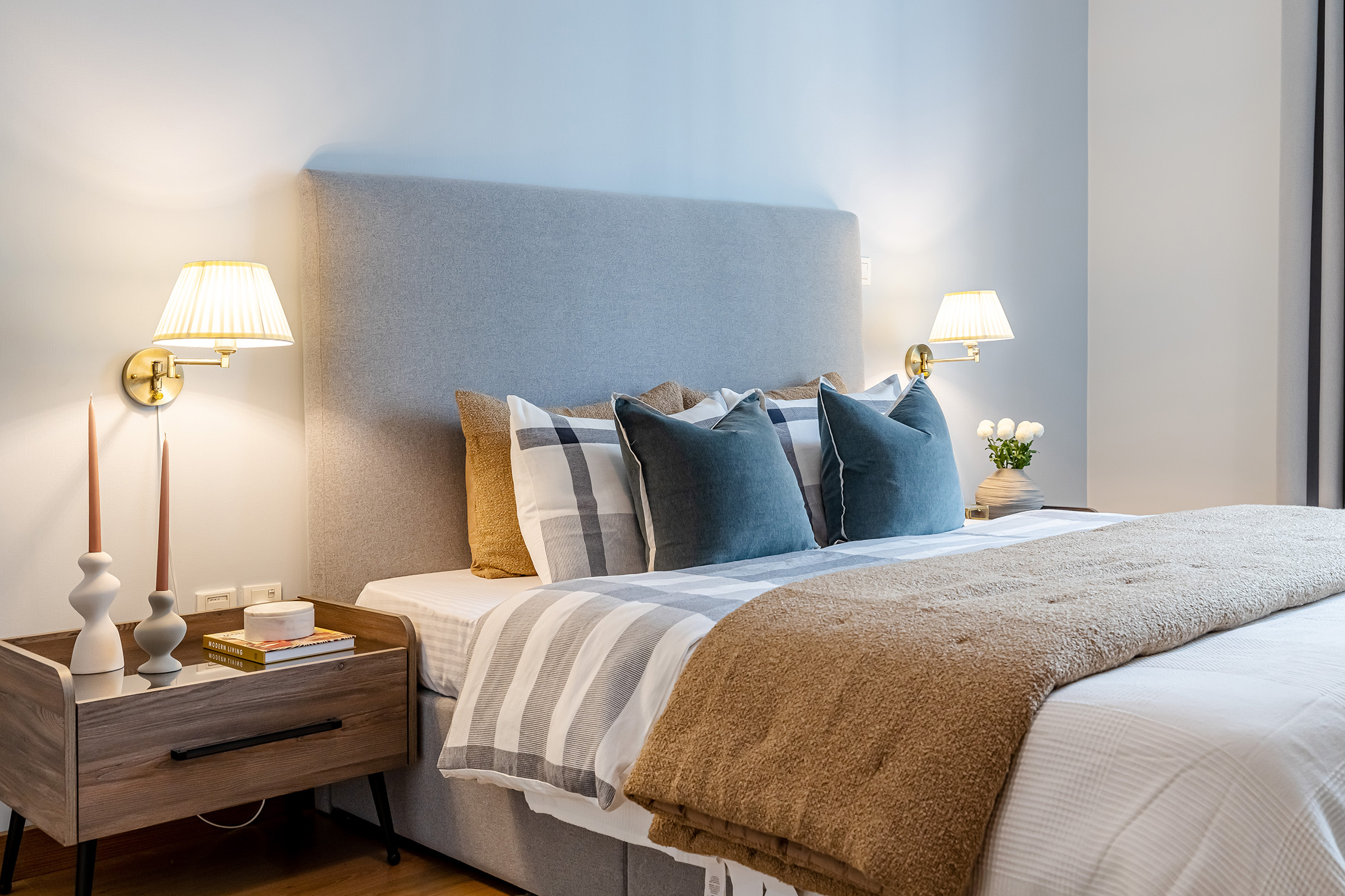 The Residence: two-bedroom apartment staged in three days for a French reality show, Dubai (photo 8 of 9)